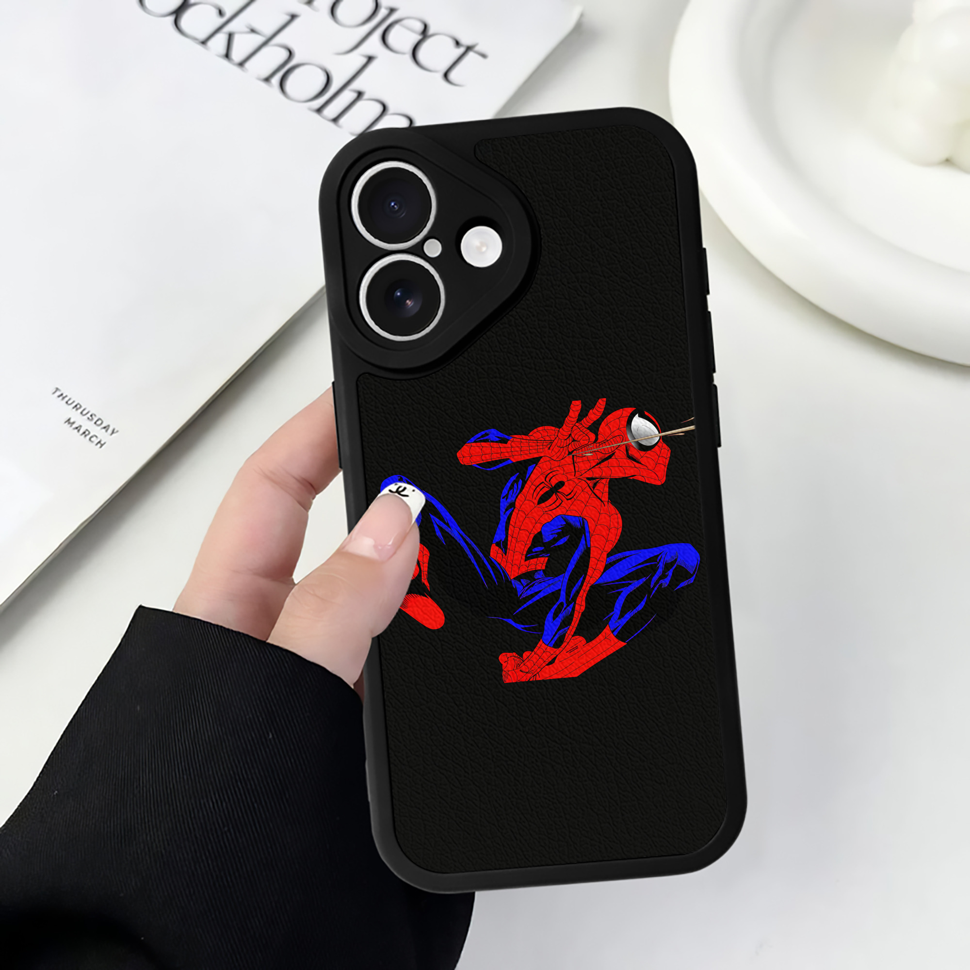 （画像用） Spider Man スパイダーマン 【iPhone 16シリーズ対応】シリコンスマホケース（レザー調） 材質：シリコン